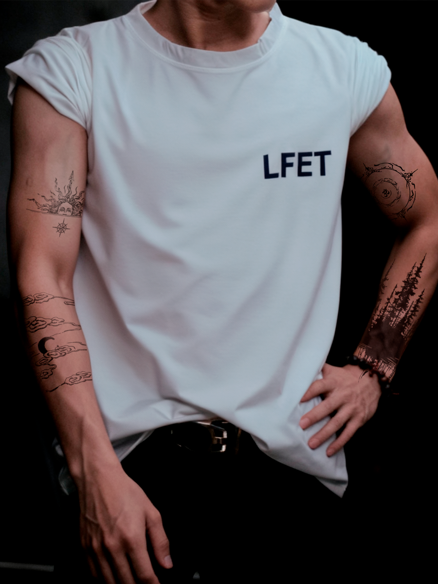 Monochrome Balance Arm Look